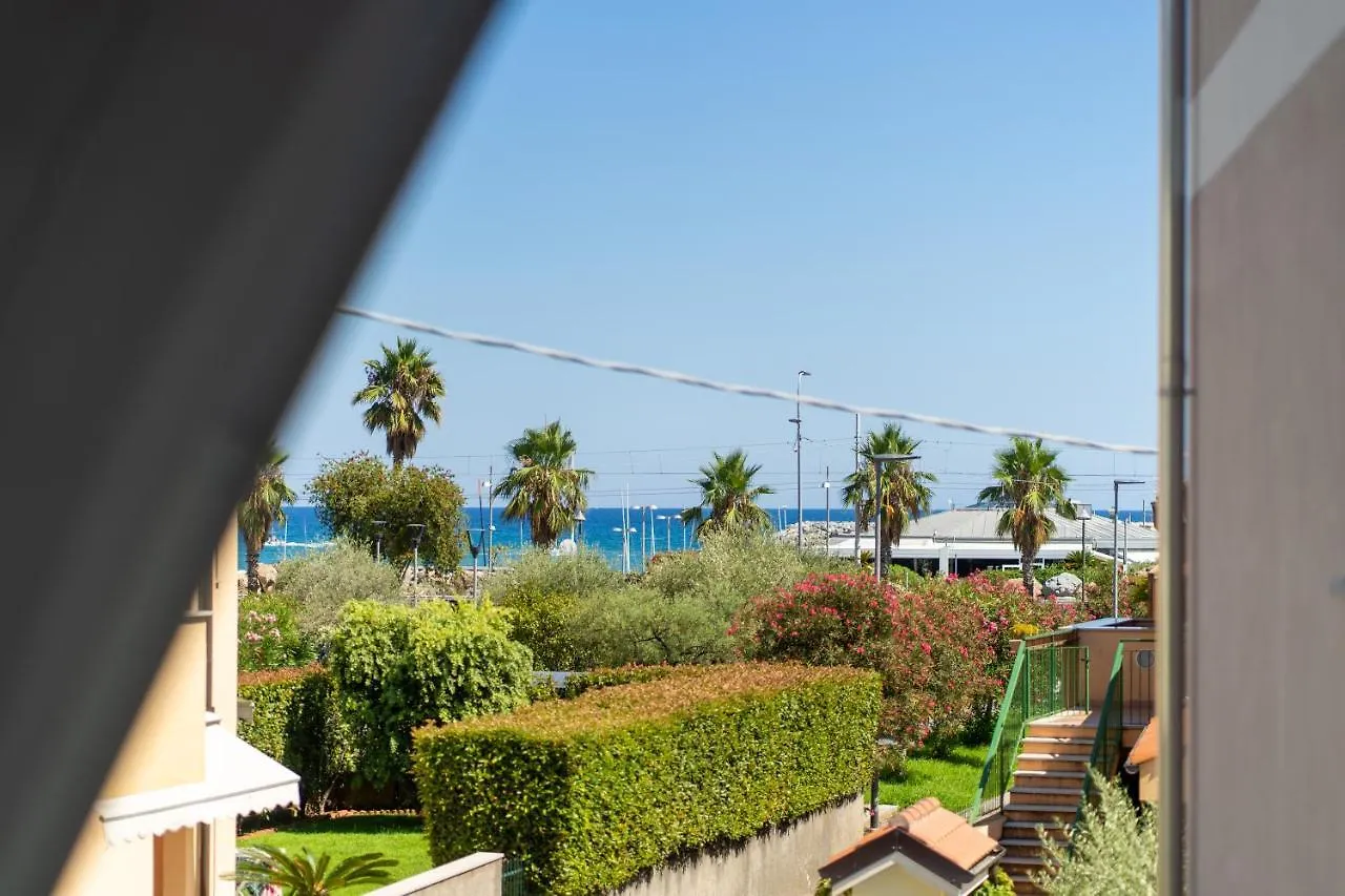 Ferienwohnung New Loano Elegante ☆☆☆☆☆ A 150 Mt Dal Mare